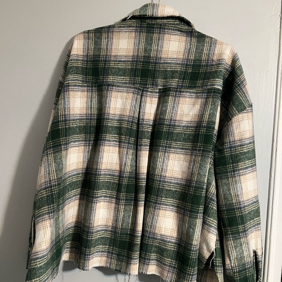 Green and beige shacket - Picture 2 of 3